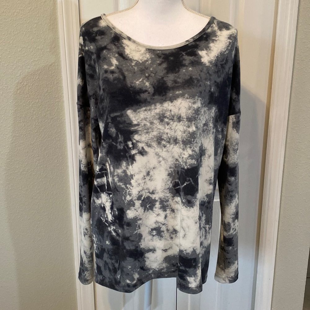Thyme + Honey Gray/Black Long Sleeve Top L